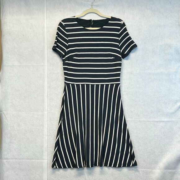 LOFT Knee Length Dress Sz 8 Blue White Striped Fit & Flare Short Sleeve Cut Out - Picture 2 of 13